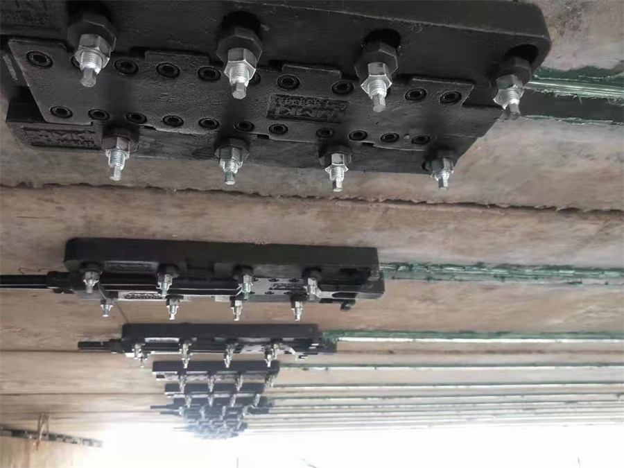 碳纤维板张拉锚固