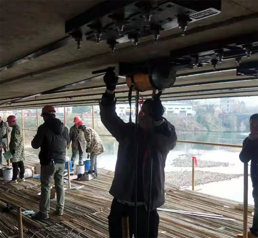 碳纤维板张拉锚固